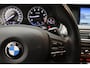 BMW 5-Serie Touring 528i High Executive 2012 M-Pakket | Head-up | Memoryseats | Navigatie | Camera | Bluetooth | Stoelverwarming | PDC | Cruise control | Climate control | USB AUX | Lederen bekleding | Elektrisch verstelbaar stuur