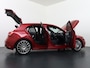Mercedes-Benz A-klasse 200 AMG | Sfeerverlichting | 360° Camera | 19" AMG Velgen | Head-up Display | Augmented Reality | Multibeam LED Koplampen | Stoelverwarming voor