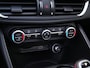 Alfa Romeo Giulia 2.0 Turbo 280 PK Competizione Q4 AWD | Pano | Harman | 19"