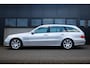 Mercedes-Benz E-klasse Combi 320 255 pk Avantgarde / 7-Zitter/ Xenon/ Leder/ Sport-Stoelen/Stoel.Verw/ Harman&Kardon/ Trekhaak/ 16'' LMV