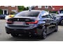 BMW 3-Serie 330e xDrive M-pakket | BMW LED | Adaptieve Cruise | Camera | Harman/Kardon | Carbon | Driving Assistant | Active Guard