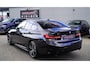 BMW 3-Serie 330e xDrive M-pakket | BMW LED | Adaptieve Cruise | Camera | Harman/Kardon | Carbon | Driving Assistant | Active Guard