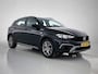 Fiat Tipo Cross Hybrid 130 pk Automaat | Navigatie | Achteruitrijcamera | LED Dagrijverlichting | Lederen Stuurwiel en Versnellingspook | Start/Stop Systeem | Climate Control | Cruise Control | Buitenspiegels Elektrisch Verstel -en Verwarmbaar | Apple Carplay/Android Auto |