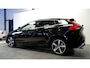 Volvo V40 1.5 T3 112kW/152pk Aut6 Polar+ Sport PANORAMADAK + HARMAN/KARDON + LEER/ALCANTARA + PARKEERASSISTENT + CRUISE CONTROL + KEYLESS ENTRY&GO + AFN.TREKHAAK + ON-CALL + CAMERA + FULL LED + PARKEERSENSOREN + 17" LM-VELGEN!!