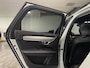 Volvo V90 T6 AWD Recharge Plus Dark Long Range | Trekhaak | 360° Camera | Crystal White | Schuifdak | Harman Kardon | Adaptieve Cruise Control | Stoel en Stuurwielverwarming | Full LED meesturende koplampen | Pilot Assist | BLIS Dode Hoek Detectie | Voorstoelen ele
