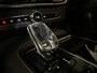 Volvo V90 T6 AWD Recharge Plus Dark Long Range | Trekhaak | 360° Camera | Crystal White | Schuifdak | Harman Kardon | Adaptieve Cruise Control | Stoel en Stuurwielverwarming | Full LED meesturende koplampen | Pilot Assist | BLIS Dode Hoek Detectie | Voorstoelen ele