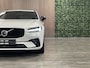 Volvo V90 T6 AWD Recharge Plus Dark Long Range | Trekhaak | 360° Camera | Crystal White | Schuifdak | Harman Kardon | Adaptieve Cruise Control | Stoel en Stuurwielverwarming | Full LED meesturende koplampen | Pilot Assist | BLIS Dode Hoek Detectie | Voorstoelen ele