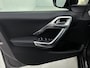 Peugeot 2008 SUV Crossway 130 pk Automaat | Navigatie | Panoramadak | Achteruitrijcamera | Parkeersensoren Achter | Sportstoelen | LED Dagrijverlichting | Climate Control | Cruise Control | 17" Lichtmetalen Velgen |