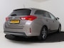 Toyota Auris Touring Sports 1.8 Hybrid Lease Plus I Navigatie I Climate Control I Cruise Control I Camera I Stoelverwarming Voor I 1e Eigenaar I Panoramadak I Afneembare Trekhaak I