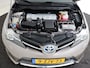 Toyota Auris Touring Sports 1.8 Hybrid Lease Plus I Navigatie I Climate Control I Cruise Control I Camera I Stoelverwarming Voor I 1e Eigenaar I Panoramadak I Afneembare Trekhaak I