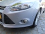Ford Focus Wagon 125 Pk EcoBoost Titanium * Hele Mooie * * Navigatie * Achteruitrij Camera * Trekhaak * Stoel en voorruit verwarming * Lichtmetalen Velgen *  Voor en achter Parkeersensoren * Vingerhoets: Vierde Generatie Eersteklas Service !
