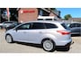 Ford Focus Wagon 125 Pk EcoBoost Titanium * Hele Mooie * * Navigatie * Achteruitrij Camera * Trekhaak * Stoel en voorruit verwarming * Lichtmetalen Velgen *  Voor en achter Parkeersensoren * Vingerhoets: Vierde Generatie Eersteklas Service !