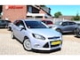 Ford Focus Wagon 125 Pk EcoBoost Titanium * Hele Mooie * * Navigatie * Achteruitrij Camera * Trekhaak * Stoel en voorruit verwarming * Lichtmetalen Velgen *  Voor en achter Parkeersensoren * Vingerhoets: Vierde Generatie Eersteklas Service !