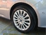 Ford Focus Wagon 125 Pk EcoBoost Titanium * Hele Mooie * * Navigatie * Achteruitrij Camera * Trekhaak * Stoel en voorruit verwarming * Lichtmetalen Velgen *  Voor en achter Parkeersensoren * Vingerhoets: Vierde Generatie Eersteklas Service !