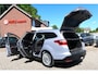 Ford Focus Wagon 125 Pk EcoBoost Titanium * Hele Mooie * * Navigatie * Achteruitrij Camera * Trekhaak * Stoel en voorruit verwarming * Lichtmetalen Velgen *  Voor en achter Parkeersensoren * Vingerhoets: Vierde Generatie Eersteklas Service !