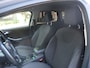 Ford Focus Wagon 125 Pk EcoBoost Titanium * Hele Mooie * * Navigatie * Achteruitrij Camera * Trekhaak * Stoel en voorruit verwarming * Lichtmetalen Velgen *  Voor en achter Parkeersensoren * Vingerhoets: Vierde Generatie Eersteklas Service !