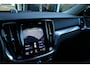 Volvo V60 T5 Inscription Exclusive | Adaptive Cruise | Bowers & Wilkins | Stuur/Stoelverwaming | Camera | Standkachel | Trekhaak | BLIS