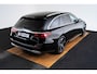 Mercedes-Benz E-klasse Estate 300 e Luxury Line Trekhaak - Airmatic - Warmtewerend donkergetint glas - Zwarte hemel - Sierelementen in openporig bruin esdoorn