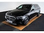 Mercedes-Benz E-klasse Estate 300 e Luxury Line Trekhaak - Airmatic - Warmtewerend donkergetint glas - Zwarte hemel - Sierelementen in openporig bruin esdoorn