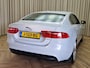 Jaguar XE 2.0 Portfolio *Memory* Stoel-Stuurverwarming / Leder / Xenon / Camera / Navigatie / Cruise / ECC Clima / 19'' LMV