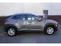 Hyundai Kona 1.0 T-GDI 120PK/Navigatie/LED/ECC/Cruisecontrol/ Rijklaarprijs Incl. Garantie.