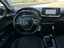 Peugeot 208 1.2 PureTech Blue Lease Active*1eEigenaar*NAVI*Carplay-NAVI*Cruise*Bluetooth*Parkrsensoren*Trekhaak*APK*NAP*Elkt-ramen