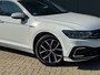 Volkswagen Passat Variant * GTE * Camera * Cruise * Rijstrooksensor * Apple Car-Play *