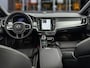 Volvo V90 T6 Recharge AWD Ultra Dark | 20" | Luchtvering | Bowers & Wilkins | Sportstoelen | 360 Camera | Gelamineerd en Getint glas | Trekhaak | Alarm klasse 3 | Head-up | Stoel/stuur/achterbankverwarming