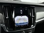 Volvo V90 T6 Recharge AWD Ultra Dark | 20" | Luchtvering | Bowers & Wilkins | Sportstoelen | 360 Camera | Gelamineerd en Getint glas | Trekhaak | Alarm klasse 3 | Head-up | Stoel/stuur/achterbankverwarming