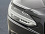Volvo V90 T6 Recharge AWD Ultra Dark | 20" | Luchtvering | Bowers & Wilkins | Sportstoelen | 360 Camera | Gelamineerd en Getint glas | Trekhaak | Alarm klasse 3 | Head-up | Stoel/stuur/achterbankverwarming