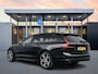 Volvo V90 T6 Recharge AWD Ultra Dark | 20" | Luchtvering | Bowers & Wilkins | Sportstoelen | 360 Camera | Gelamineerd en Getint glas | Trekhaak | Alarm klasse 3 | Head-up | Stoel/stuur/achterbankverwarming