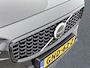 Volvo V90 T6 Recharge AWD Ultra Dark | 20" | Luchtvering | Bowers & Wilkins | Sportstoelen | 360 Camera | Gelamineerd en Getint glas | Trekhaak | Alarm klasse 3 | Head-up | Stoel/stuur/achterbankverwarming