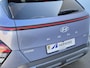 Hyundai Kona 1.6 GDi HEV Premium Sky Automaat / Zo goed als nieuw! / Sensation Pack / Trekgewicht  1.300 kg / Stuur- en Stoelverwarming / Stoelventilatie voor / / Elektrische achterklep / Apple Carplay Android Auto / BOSE Audisysteem /