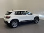 Jeep Avenger Longitude Automaat 54 kWh Navigatie Apple Carplay/Android Auto Climate Control Cruise Control Lichtmetalen Velgen Dab Keyless Parkeer Sensoren
