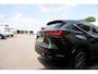 Lexus NX 350h*Lexus fabr.garantie t/m 05-2033*Perfect Lexus Onderh.*BTW*ACC/Stoelverw./Stuurverw./Camera/Proact. Rijass./Rijstrook/DAB/LED/Half Leder-alcant./18 inch LM*