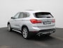BMW X1 sDrive18i High Executive | AUTOMAAT | PANORAMADAK | LEDER | HEAD UP DISPLAY | ACHTERUITRIJCAMERA | ADAPTIVE CRUISE CONTROL | SPORTSTOELEN | ELEKTRISCHE BESTUURDERSTOEL MET GEHEUGEN | LED KOPLAMPEN | ELEKTRISCHE ACHTERKLEP | STOELVERWARMING | TREKHAAK |