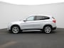 BMW X1 sDrive18i High Executive | AUTOMAAT | PANORAMADAK | LEDER | HEAD UP DISPLAY | ACHTERUITRIJCAMERA | ADAPTIVE CRUISE CONTROL | SPORTSTOELEN | ELEKTRISCHE BESTUURDERSTOEL MET GEHEUGEN | LED KOPLAMPEN | ELEKTRISCHE ACHTERKLEP | STOELVERWARMING | TREKHAAK |