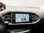 Peugeot 308 SW 1.2 PureTech Sport (PANORAMADAK, APPLE CARPLAY, GROOT NAVI, 360 CAMERA, LEDER, SPORTSTOELEN, ADAPTIVE CRUISE, GETINT GLAS, TREKHAAK, LANE ASSIST, NIEUWSTAAT)