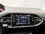 Peugeot 308 SW 1.2 PureTech Sport (PANORAMADAK, APPLE CARPLAY, GROOT NAVI, 360 CAMERA, LEDER, SPORTSTOELEN, ADAPTIVE CRUISE, GETINT GLAS, TREKHAAK, LANE ASSIST, NIEUWSTAAT)