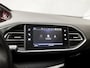 Peugeot 308 SW 1.2 PureTech Sport (PANORAMADAK, APPLE CARPLAY, GROOT NAVI, 360 CAMERA, LEDER, SPORTSTOELEN, ADAPTIVE CRUISE, GETINT GLAS, TREKHAAK, LANE ASSIST, NIEUWSTAAT)