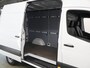 Mercedes-Benz Sprinter 317 CDI L2 H2 | AUTOMAAT | APPLE CARPLAY - ANDROID AUTO | BETIMMERDE LAADRUIMTE | 2800 KG AHW | STOELVERWARMING BESTUURDERSSTOEL | LEREN BEKLEDING | AIRCO