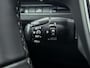 Peugeot 3008 SUV Blue Lease Premium 130 pk Automaat | Navigatie | Achteruitrijcamera | Parkeersensoren Voor en Achter | LED Dagrijverlichting | Elektrische Achterklep met Sensor | Keyless Entry/Start | Climate Control | 19" Lichtmetalen Velgen | Apple Carplay/Android Auto |