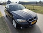 BMW 3-Serie 320i High Executive / AUTOMAAT / LEER / NAVI / SCHUIFDAK
