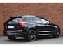 Volvo XC60 T8 AWD Ultra Black Edition | Luchtvering | Premium Harman/Kardon Audio | Semi-Elektrische Trekhaak | 360 Graden Camera | Verwarmbare Voor- En Achterstoelen | Elektrisch Glazen Panorama-Dak | Apple Carplay/Android Auto | Adaptieve Cruise Control | Draadloze Telefoonlader | LED Koplampen | Dodehoekdetectie Met Correctie | Electronic Climate Control | Navigatiesysteem | Rijstrooksensor Met Correctie