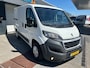 Peugeot Boxer 330 2.0 BlueHDI L1H1 Premium Pack AIRCO I NAVI I CAMERA I 3-ZITS I EURO-6 I TREKHAAK I EXTRA SLOTEN LAADRUIMTE