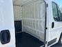 Peugeot Boxer 330 2.0 BlueHDI L1H1 Premium Pack AIRCO I NAVI I CAMERA I 3-ZITS I EURO-6 I TREKHAAK I EXTRA SLOTEN LAADRUIMTE