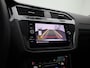 Volkswagen Tiguan 1.5 TSI R-Line Business | Achteruitrijcamera | Trekhaak | Adaptive cruise control | Stoelverwarming | Navigatie | 19 inch licht metalen velgen | Panorama schuif-/kanteldak |