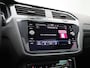 Volkswagen Tiguan 1.5 TSI R-Line Business | Achteruitrijcamera | Trekhaak | Adaptive cruise control | Stoelverwarming | Navigatie | 19 inch licht metalen velgen | Panorama schuif-/kanteldak |