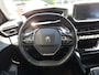 Peugeot 208 1.2 PureTech 100pk Allure Navigatie | 3D-cockpit | Afneembare trekhaak | Cruise & Climate control | Parkeersensoren | 4seasonsbanden | Bluetooth | LMV