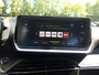 Peugeot 208 1.2 PureTech 100pk Allure Navigatie | 3D-cockpit | Afneembare trekhaak | Cruise & Climate control | Parkeersensoren | 4seasonsbanden | Bluetooth | LMV